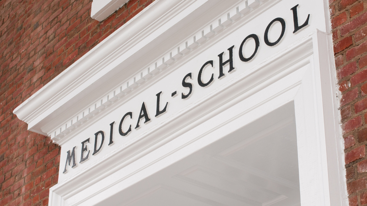 How To Choose The Right Medical School Medlife Mastery 6010